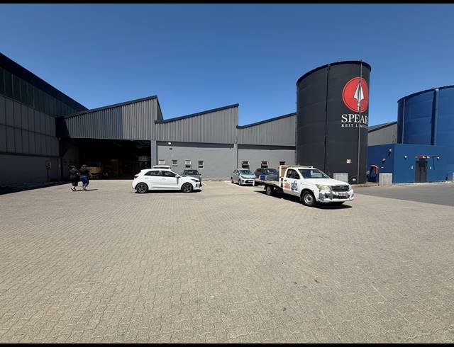 999M² WAREHOUSE TO LET IN BLACKHEATH INDUSTRIAL